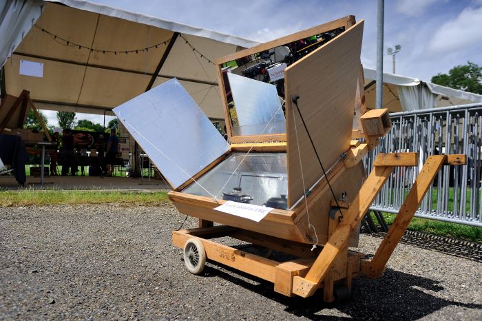 Atelier fabrication d'un four solaire